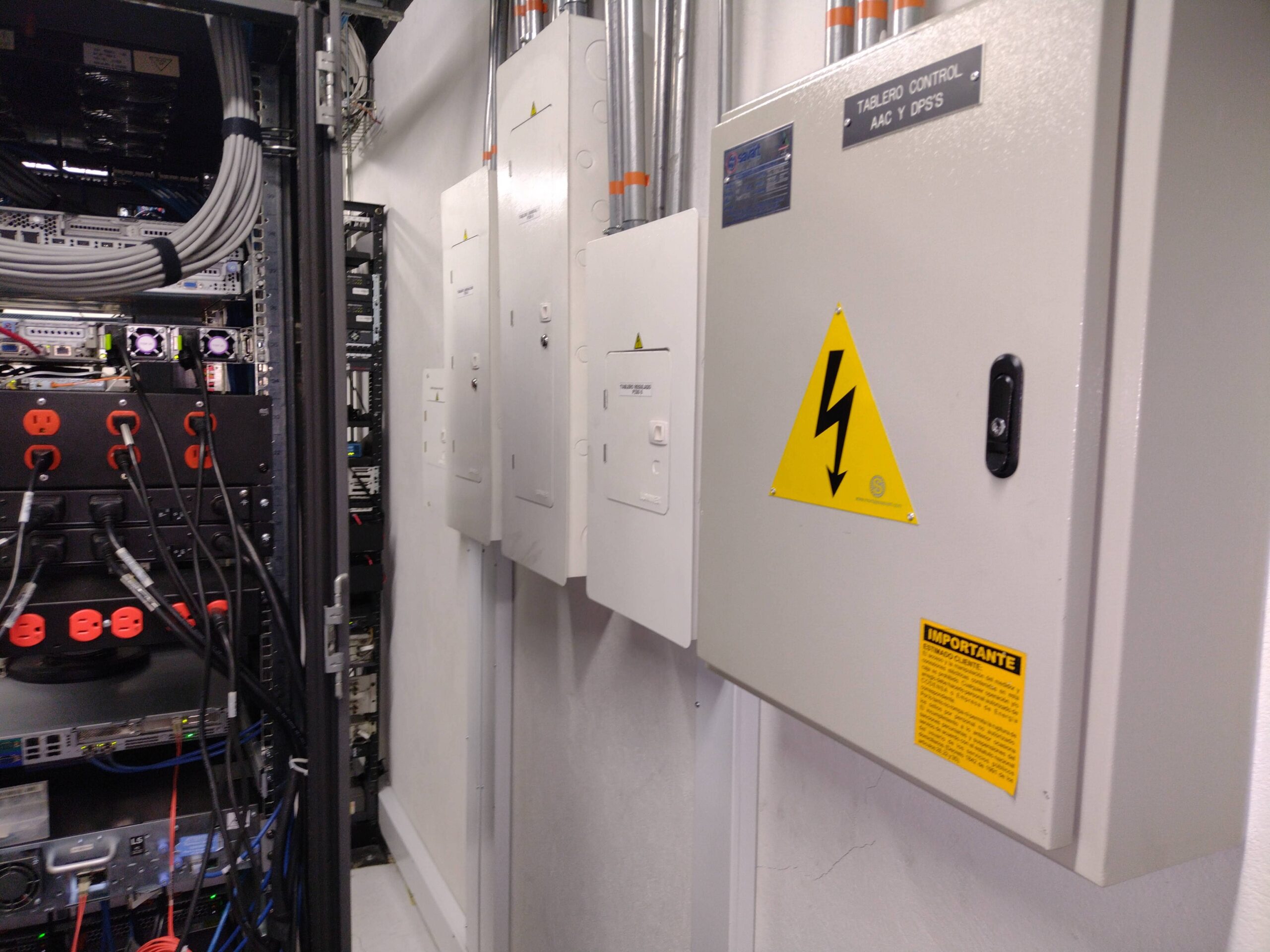 Tablero eléctrico regulado con UPS